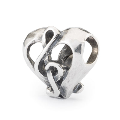 Kærlighedssang kugle i sterlingsølv indeholder en musikalsk G-note inde i et hjerte-design, der symboliserer kærlighedens melodi, til dit Trollbeads armbånd.